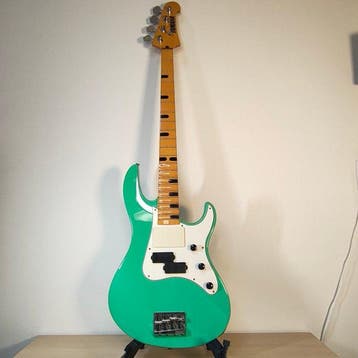 Yamaha - Billy Sheehan, the bassist for Mr. Big. - -, Nieuw