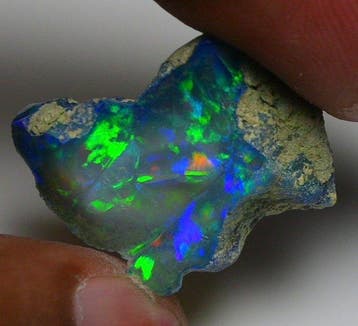 Sprankelende opaal-edelsteen 16,30 ct Zwarte opaal