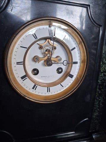 Pendule - Pendule borne en marbre noir et vert antique –