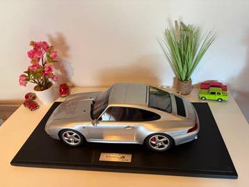 GT Spirit 1:8 - Modelauto - Porsche 911 (993) Carrera 4S, Nieuw