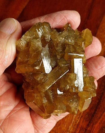 Baryt honinggeel op fluoriet. tabulair kristallen - Hoogte: