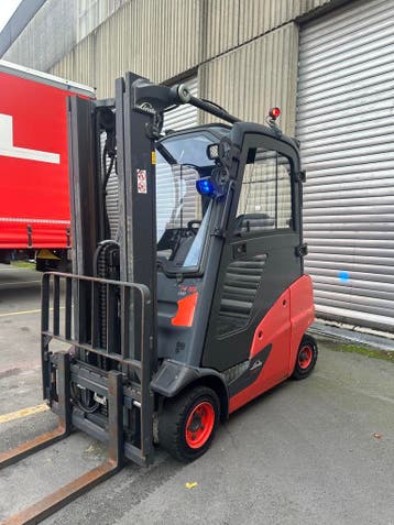 LCM1692 - Linde H18T-01, 1000 à 2000 kg, LPG, Chariot élévateur, Linde