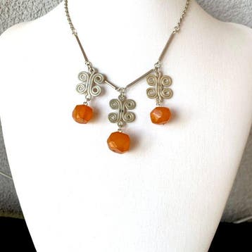 Ancien collier avec des pendentifs en ambre baltique - Ambre