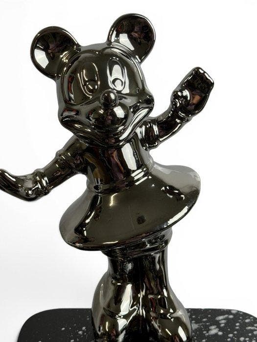Daluxe Art - 1999 • LV Chrome Minnie Mouse Display, Antiek en Kunst, Kunst | Designobjecten