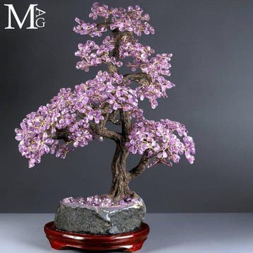 Prachtige, diep paarse amethist-edelsteen sculptuur Amethist