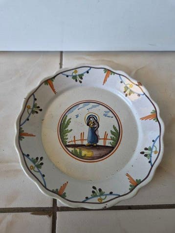 NEVERS - Assiette - Faïence - Assiette polychrome, Antiquités & Art