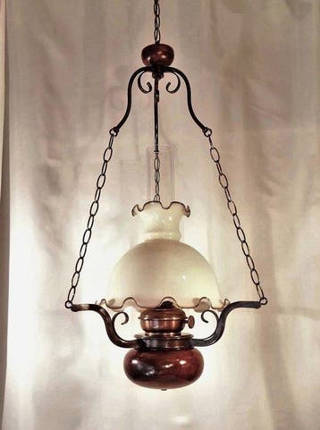 Elegante oude hanglamp met grote schoorsteenglaskap en, Antiek en Kunst, Curiosa en Brocante