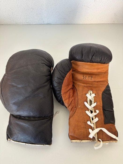 Boksen - 1960 - Bokshandschoen, Verzamelen, Overige Verzamelen