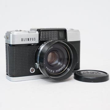 Olympus Pen-D with Zuiko 1,9/32mm + hood | Appareil photo