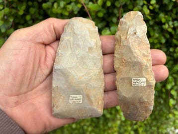 Paléolithique Silex ensemble de 2 haches et un couteau (Sans