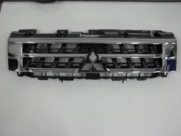 Grill MITSUBISHI Pajero 2016-2018, Verzenden, Gebruikt