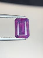 1 pcs Rood, Paars Saffier - 3.96 ct - Gemological Institute, Nieuw
