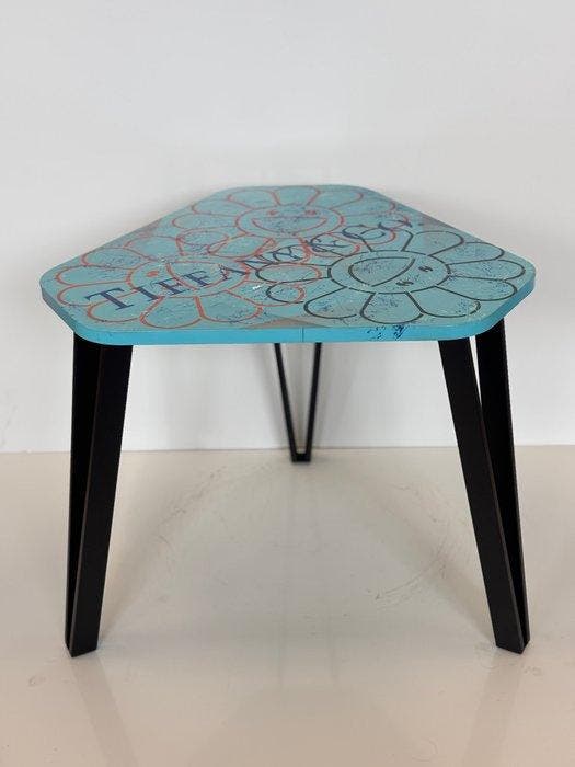 Rob VanMore - Triangle Tea by Tiffany & Co. Table M, Antiquités & Art, Art | Objets design