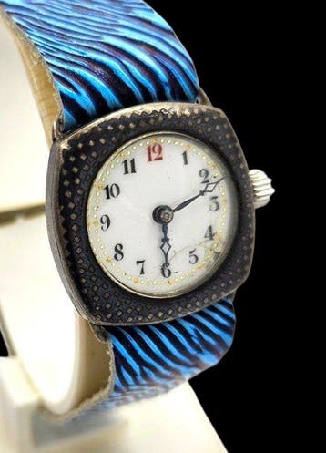 Trench Watch - porcelain dial antique wristwatch - Sans prix