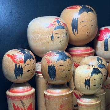 Set van 10 vintage traditionele Naruko Kokeshi-poppen -