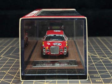Naiska Garage 1:43 - Modelauto - Mercedes-Benz 300SEL 6.8, Nieuw