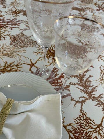 Elegante tafelkleed voor grote tafels. Rode koraal -
