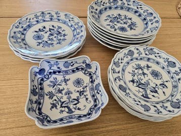 Zwiebelmuster / Blue Onion Dinner Service – 16 Pieces -