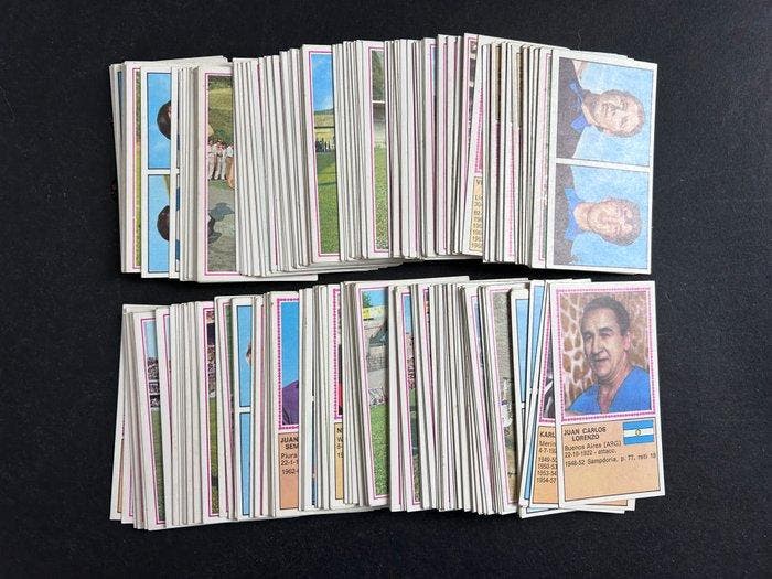 1970/71 Panini Calciatori - 250 Card - Near Mint (NM), Collections, Autocollants