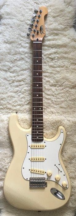 Fenix - ST-10 R Vintage Cream White MIK 1987 - - Guitare, Musique & Instruments
