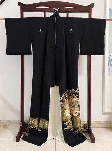 Japanse zwarte tomesode kimono - Japan - Halverwege de