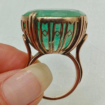 Ring - 9 kt. Geel goud - 61.30ct. tw. Smaragd - Bluish, Nieuw