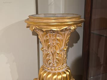 Decoratieve kolom verguld met bladgoud., Nieuw