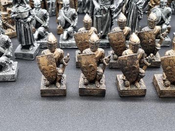 Mittelalter Fantasy Schachspiel – Detaillierte Figuren -