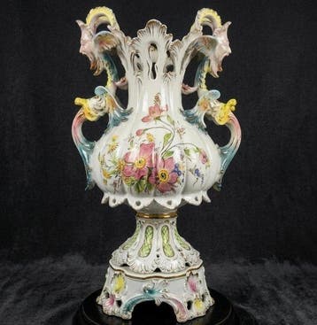 Splendida ceramica dArte in stile Bassano/Nove, Capodimonte