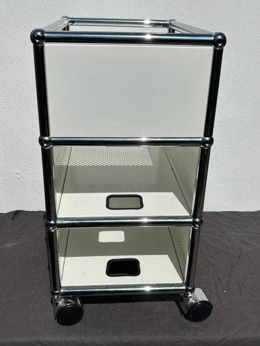 USM Haller - Trolley - Staal, Chroom, Plastic, Antiquités & Art, Antiquités | Meubles | Chaises & Canapés