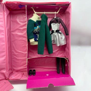 Barbie - Poupée Barbie Lot of different clothing sets -