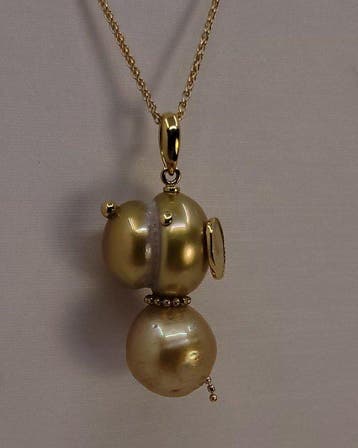 Collier avec pendentif - 18 carats Or jaune, Perles des Mers