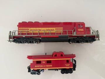 Mehano H0 - 2 diesellocomotieven, kraanwagen, 2 cabooses en