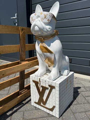 Daluxe Art - 1999 • XXL White Gold LV Dog Display – 90 cm, Antiek en Kunst