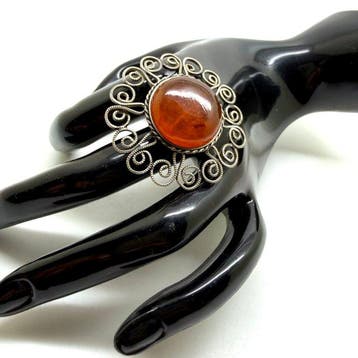 Ancienne broche en ambre baltique naturelle de couleur