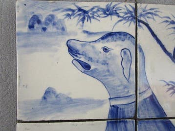 Antiek Tegel - Mooie statige hond. - Antiek - 1800-1850