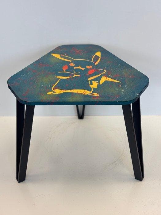 Rob VanMore - Triangle Tea by Pikachu Table M, Antiquités & Art, Art | Objets design