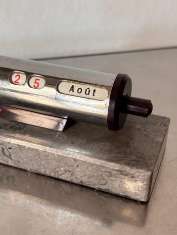 Eeuwigdurende kalender - 1950s Mechanical Perpetual Desk