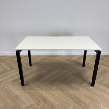 verstelbaar bureau + kabelgoot 140x80 cm, wit - zwart, Huis en Inrichting, Bureaus, In hoogte verstelbaar, Gebruikt