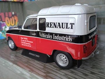 Solido 1:18 - Modelauto - Renault R4 F4 Renault Véhicule