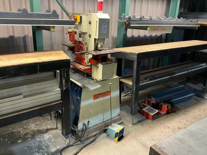 Online veiling - 2006 Sunrise IW-45K Pons- en knipmachine, Articles professionnels, Machines & Construction | Travail du métal