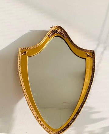 Miroir mural- Miroir en forme de bouclier avec cadre doré -