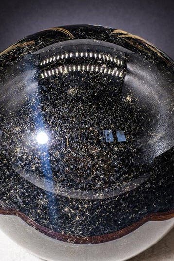 Gouden glinsterende obsidiaanbol – Indrukwekkende elegantie