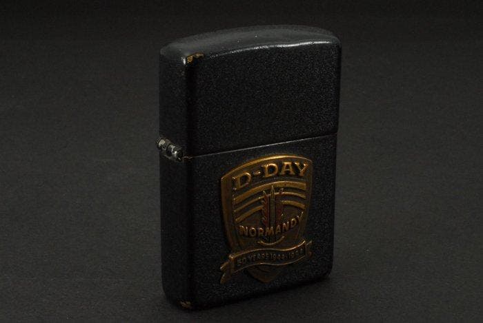 Zippo - D-Day 50th Anniversary / Commemorative - Zonder, Verzamelen, Rookartikelen, Aanstekers en Luciferdoosjes