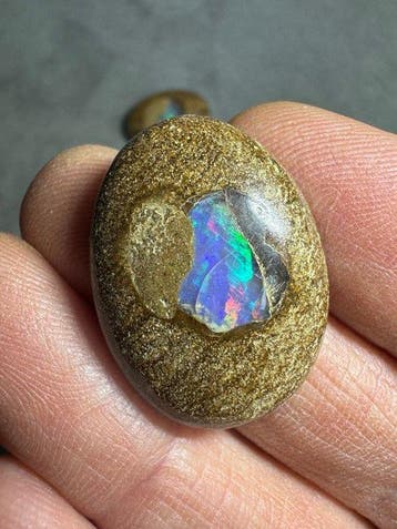 Set van 12 cabochons van Boulderopaal + Ethiopische opaal -