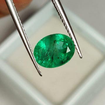 Sans prix de réserve - 1 pcs Vert Émeraude - 2.01 ct -, Handtassen en Accessoires, Edelstenen, Nieuw