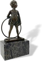 Statue, Meisje met hoepel 26 cm - 26 cm - Bronze, Marbre