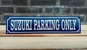 Suzuki parking only, Verzamelen, Merken en Reclamevoorwerpen, Verzenden, Nieuw