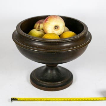 Figuur - Samenstelling van zes fruitsculpturen vervaardigd