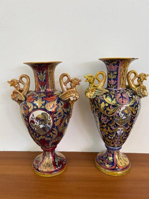 Gualdo Tadino - Vaas (2) - Majolica, Antiquités & Art, Antiquités | Verre & Cristal